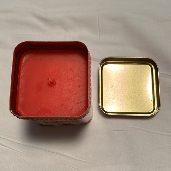 Vintage (new) Strawberry Shortcake Tin Candle - Picture 2 of 4